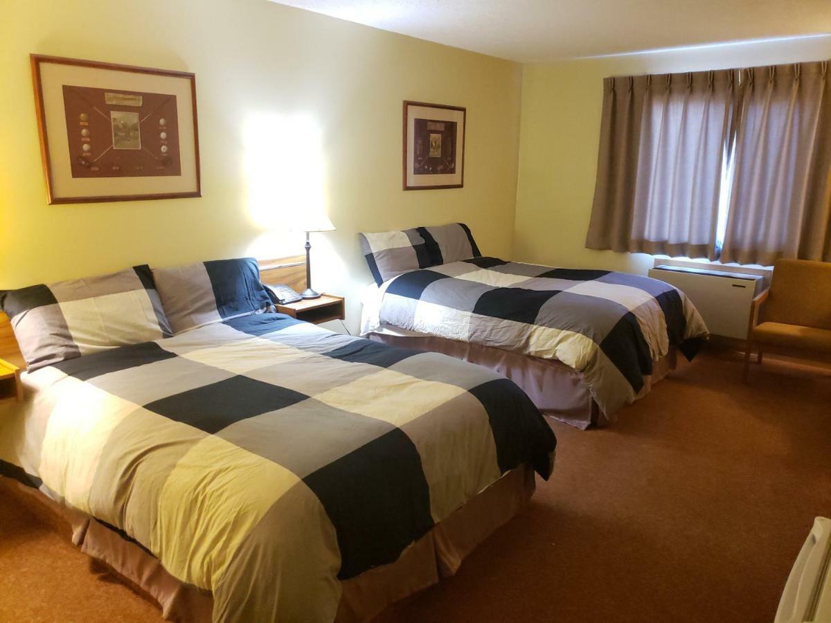 Tower Inn Estevan Экстерьер фото