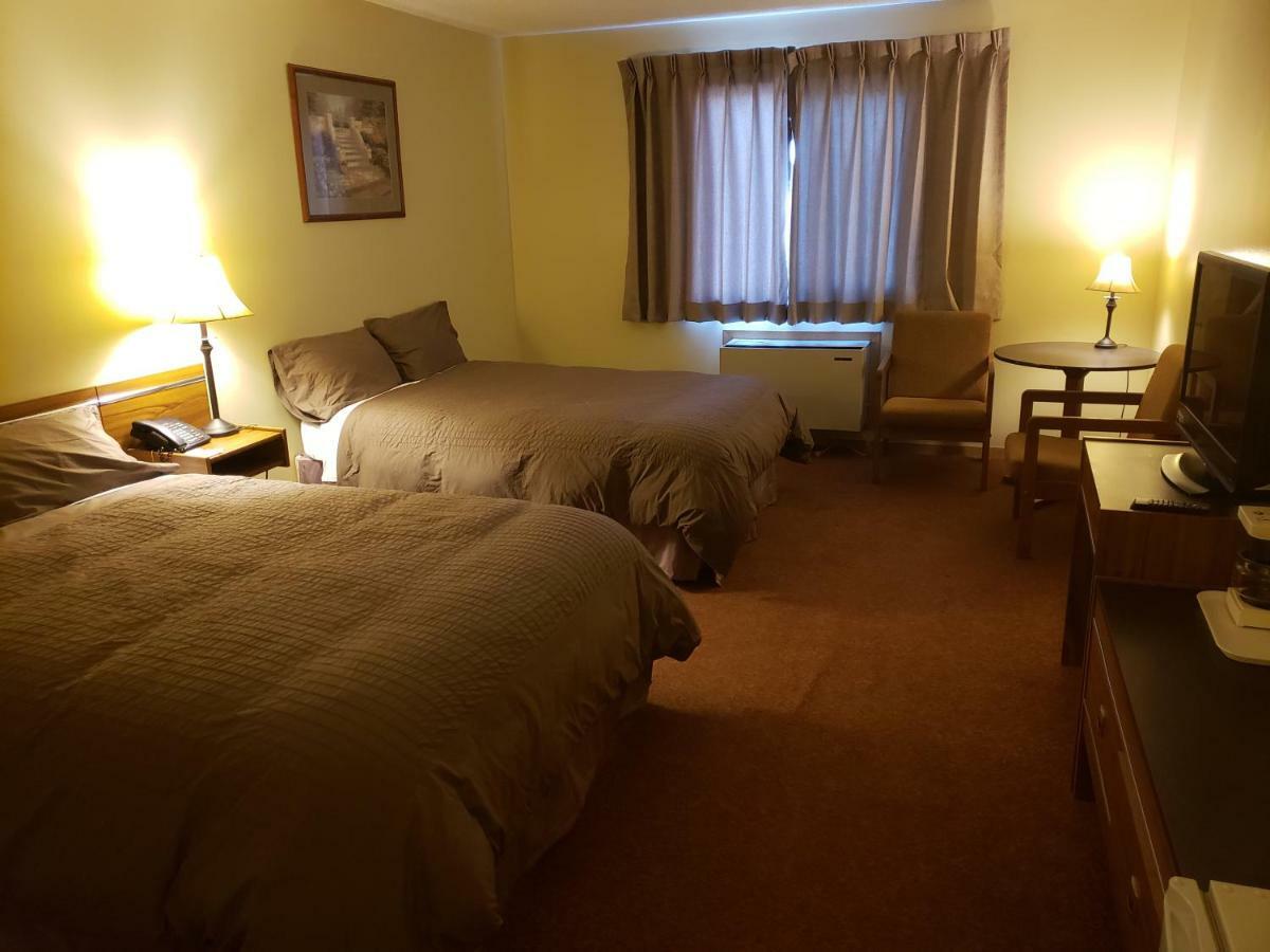 Tower Inn Estevan Экстерьер фото