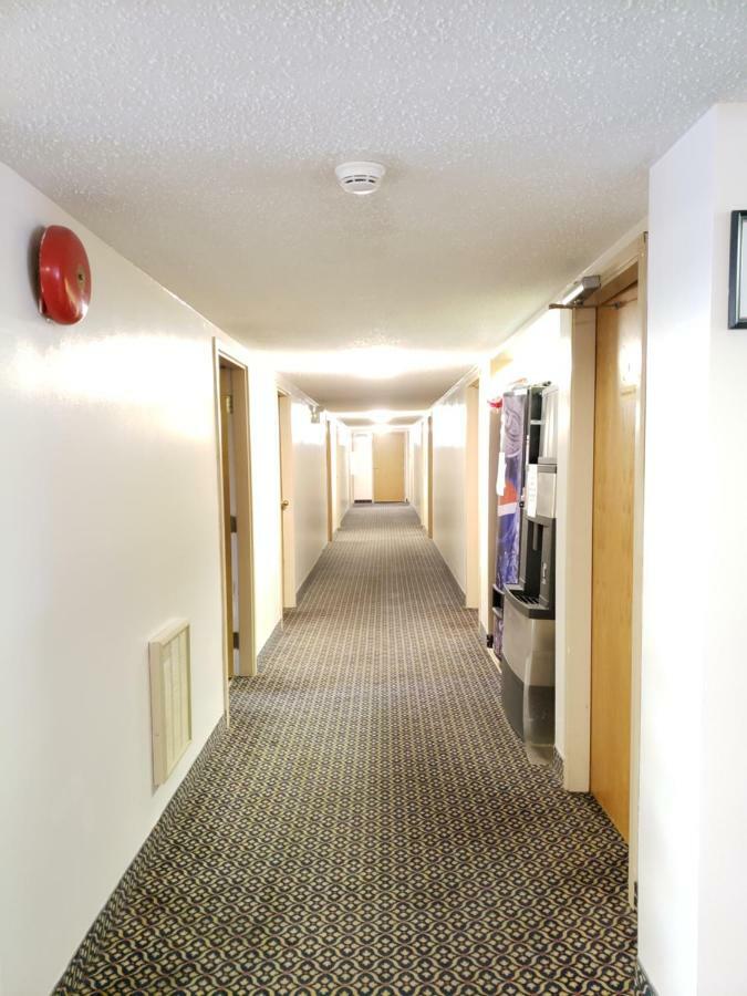 Tower Inn Estevan Экстерьер фото