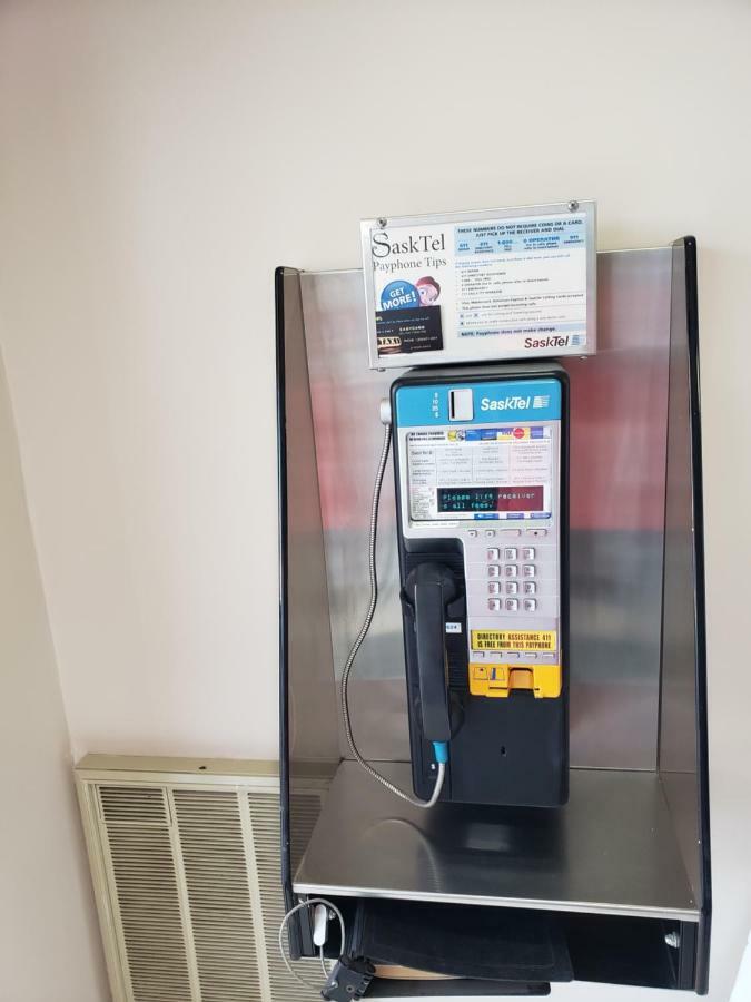Tower Inn Estevan Экстерьер фото