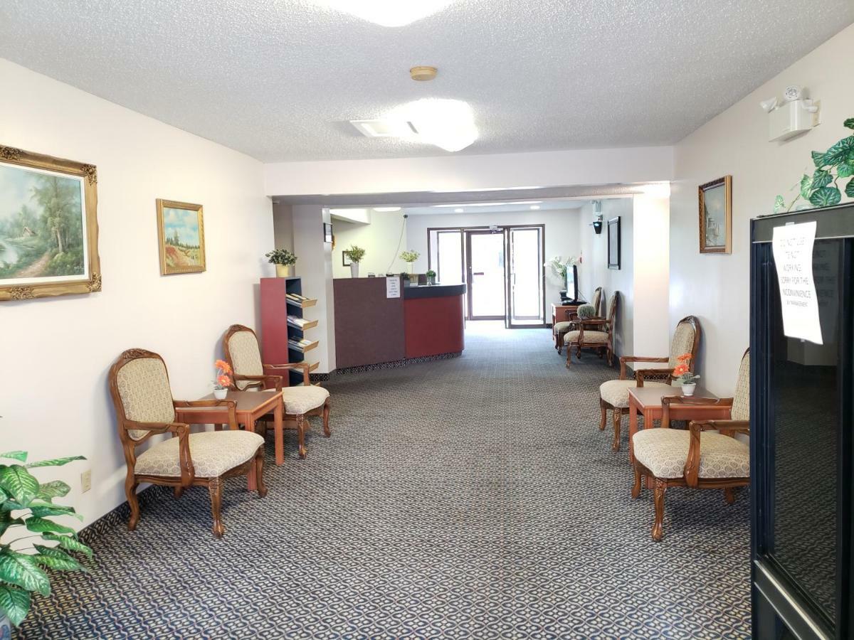 Tower Inn Estevan Экстерьер фото